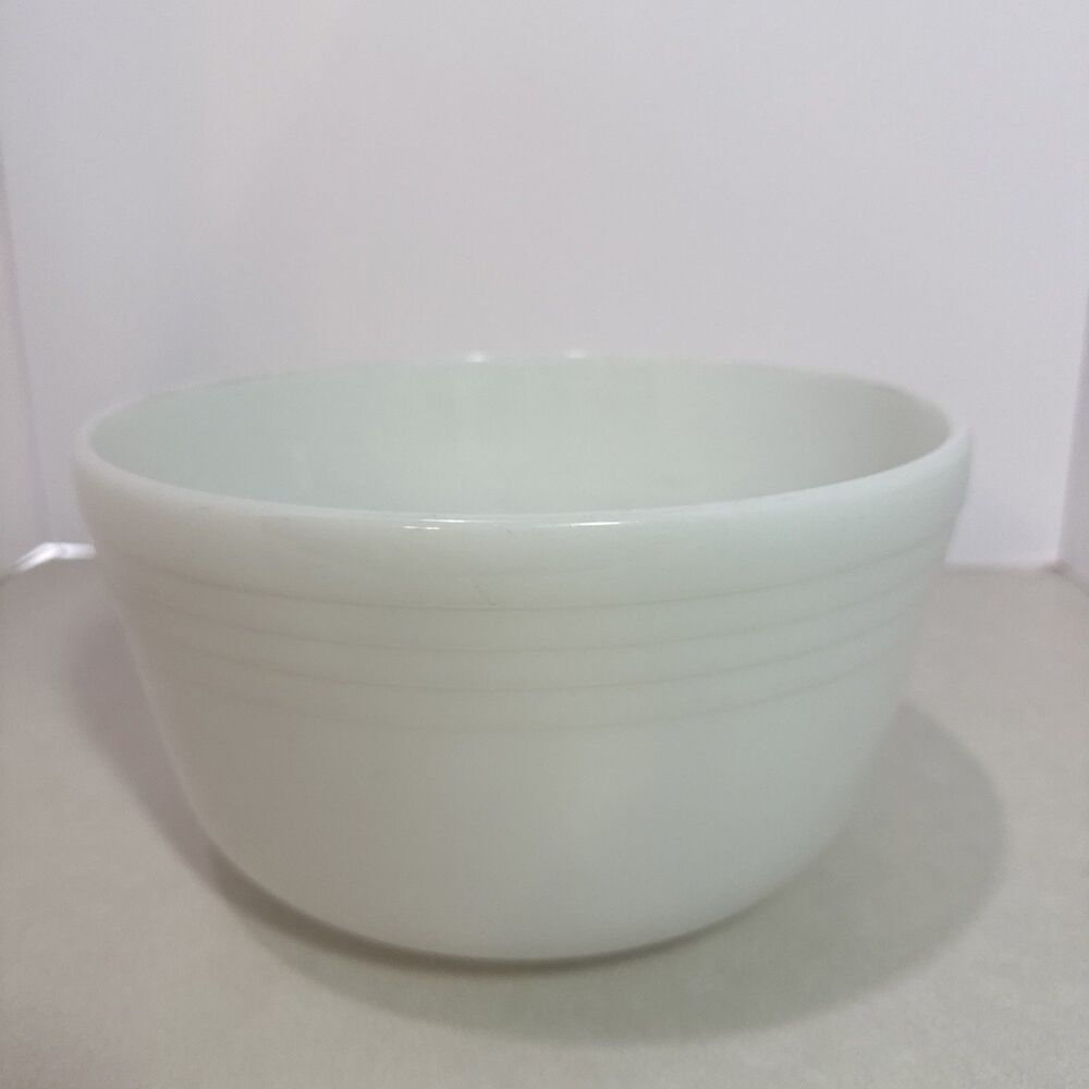Vintage PYREX Large Mixing Bowl #26 Hamilton Beach Ribbed White Milk Glass
